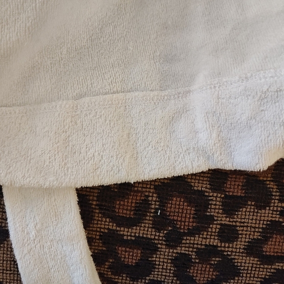 Skims Towel Robe - Picture 7 of 10